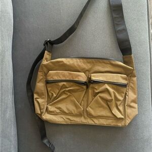 BAGGU Medium Cargo Crossbody
